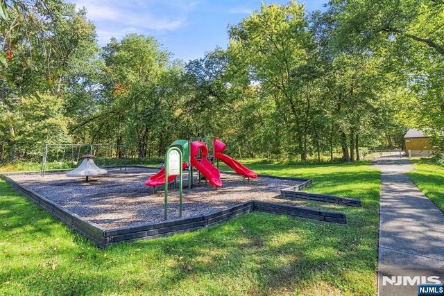 89 Lexington Lane, Wayne, NJ 07470