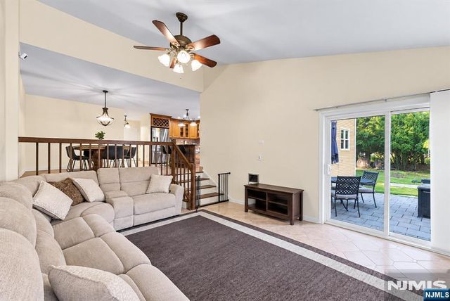 89 Lexington Lane, Wayne, NJ 07470