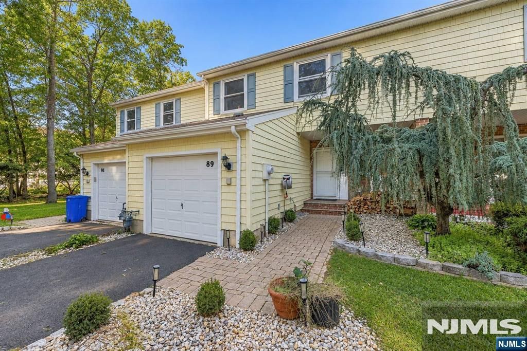 89 Lexington Lane, Wayne, NJ 07470