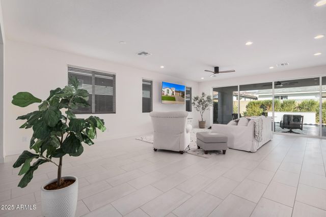 17184 W MOUNTAINAIR Street, Surprise, AZ 85388