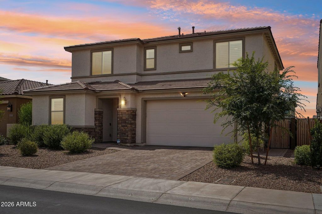 9019 W Denton Lane, Glendale, AZ 85305