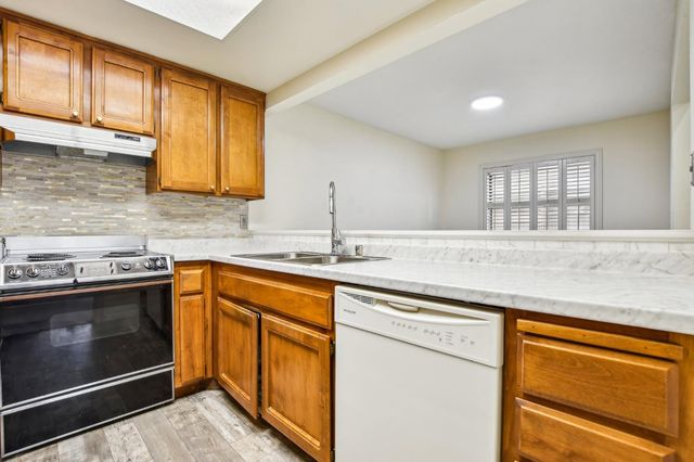 2280 Hurley Way #36, Sacramento, CA 95825