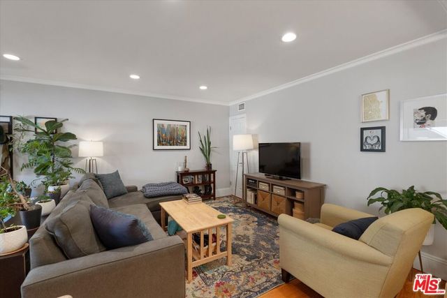 14934 Dickens Street 7, Sherman Oaks, CA 91403