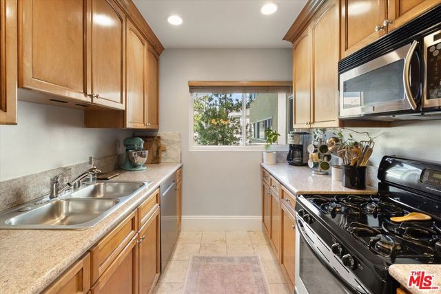 14934 Dickens Street 7, Sherman Oaks, CA 91403