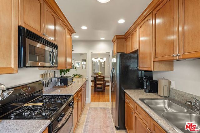 14934 Dickens Street 7, Sherman Oaks, CA 91403