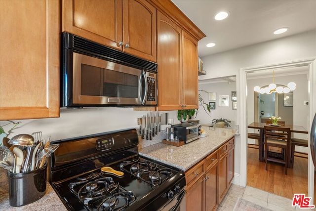 14934 Dickens Street 7, Sherman Oaks, CA 91403