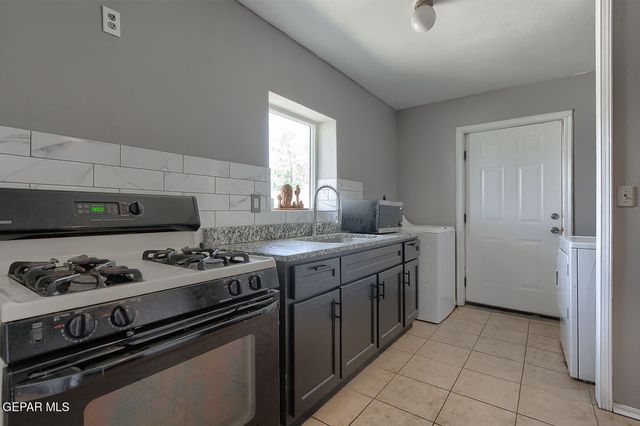 227 Galvan Place, El Paso, TX 79915