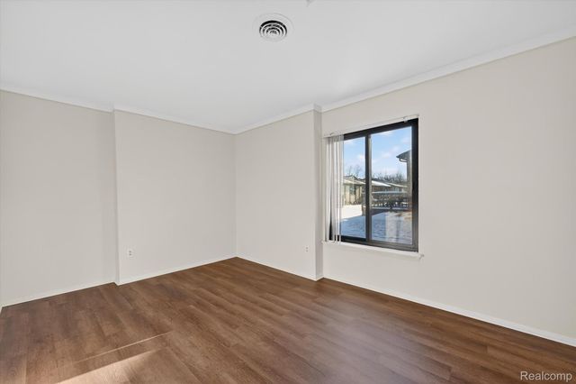 29900 N Grand Oaks Drive, Warren, MI 48092