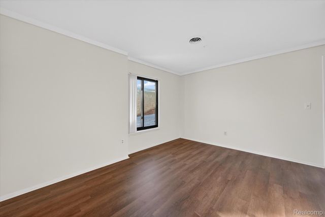 29900 N Grand Oaks Drive, Warren, MI 48092