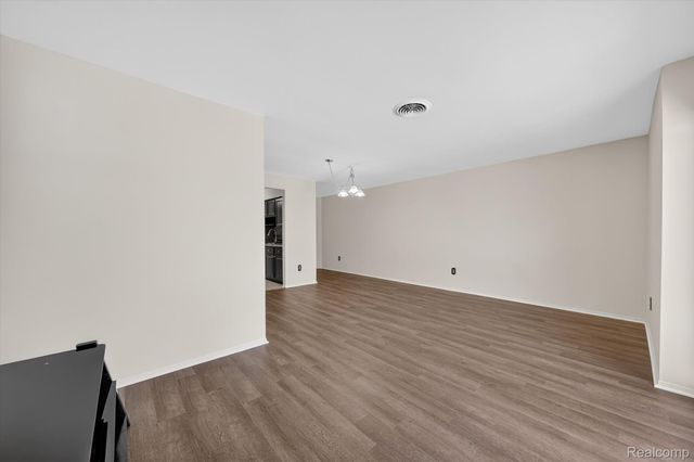 29900 N Grand Oaks Drive, Warren, MI 48092