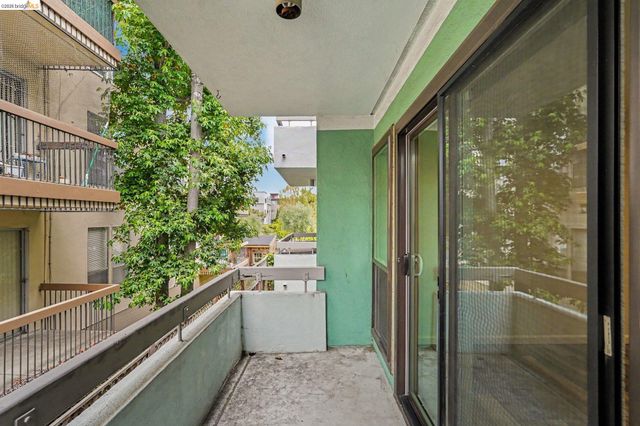 651 Oakland Ave 2D, Oakland, CA 94611