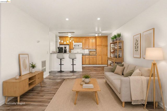 651 Oakland Ave 2D, Oakland, CA 94611