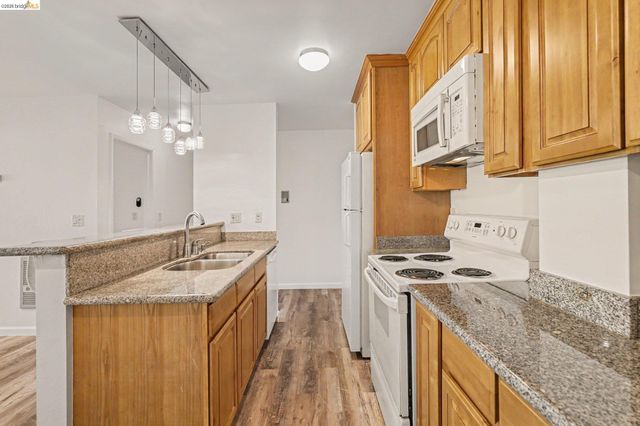 651 Oakland Ave 2D, Oakland, CA 94611
