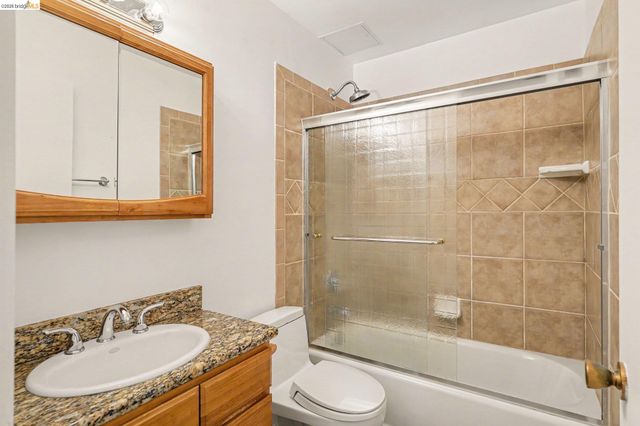 651 Oakland Ave 2D, Oakland, CA 94611