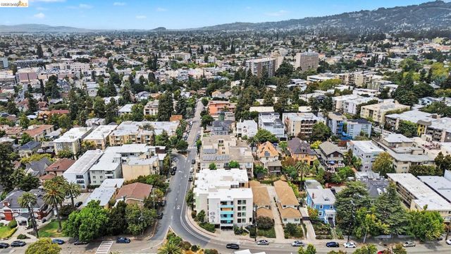 651 Oakland Ave 2D, Oakland, CA 94611