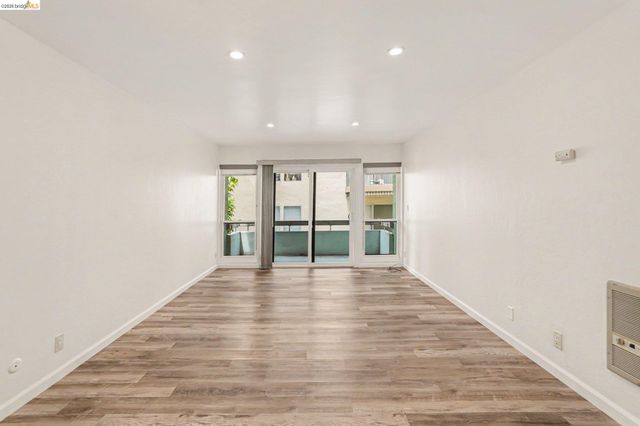 651 Oakland Ave 2D, Oakland, CA 94611