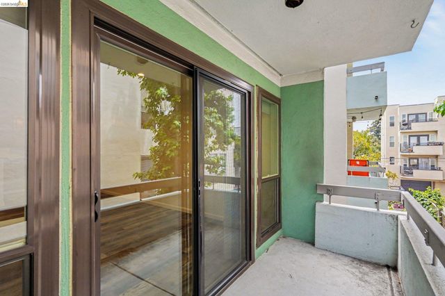 651 Oakland Ave 2D, Oakland, CA 94611