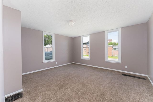 167 Essex Street, Newark, OH 43055