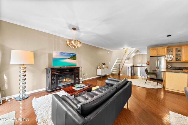 5 Ocean Breeze Court, Manahawkin, NJ 08050