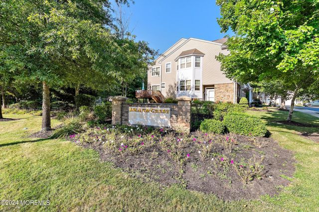 5 Ocean Breeze Court, Manahawkin, NJ 08050