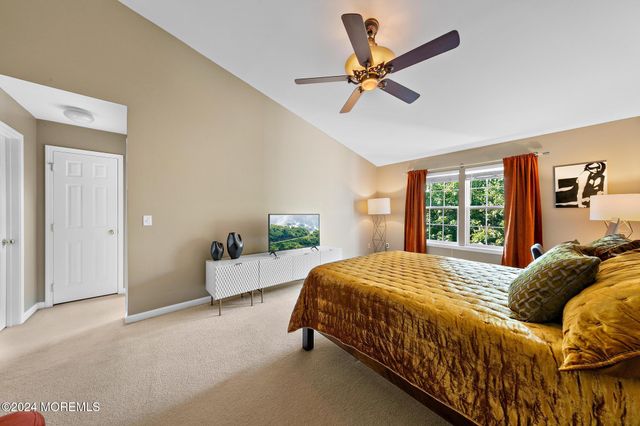 5 Ocean Breeze Court, Manahawkin, NJ 08050