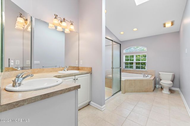 5 Ocean Breeze Court, Manahawkin, NJ 08050