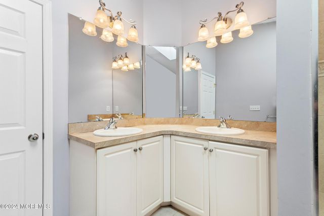 5 Ocean Breeze Court, Manahawkin, NJ 08050