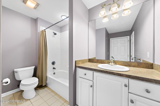 5 Ocean Breeze Court, Manahawkin, NJ 08050