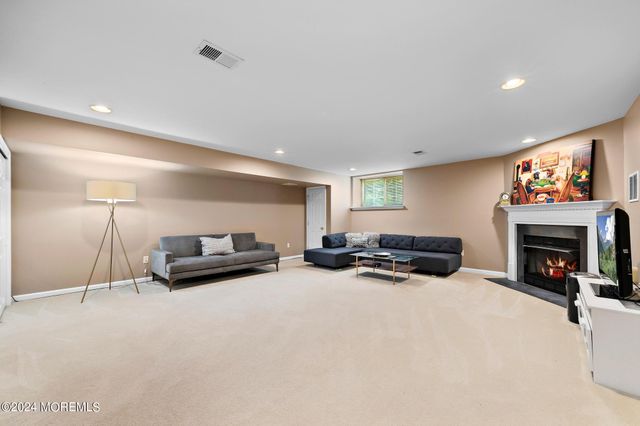 5 Ocean Breeze Court, Manahawkin, NJ 08050