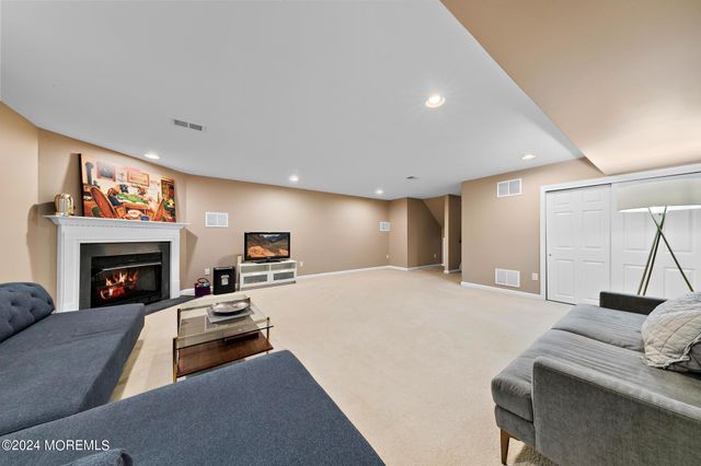 5 Ocean Breeze Court, Manahawkin, NJ 08050