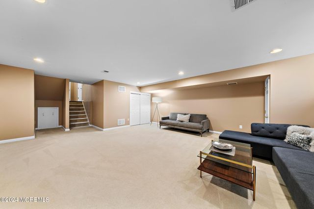 5 Ocean Breeze Court, Manahawkin, NJ 08050