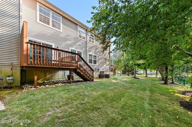 5 Ocean Breeze Court, Manahawkin, NJ 08050