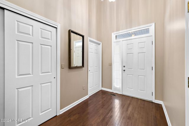 5 Ocean Breeze Court, Manahawkin, NJ 08050
