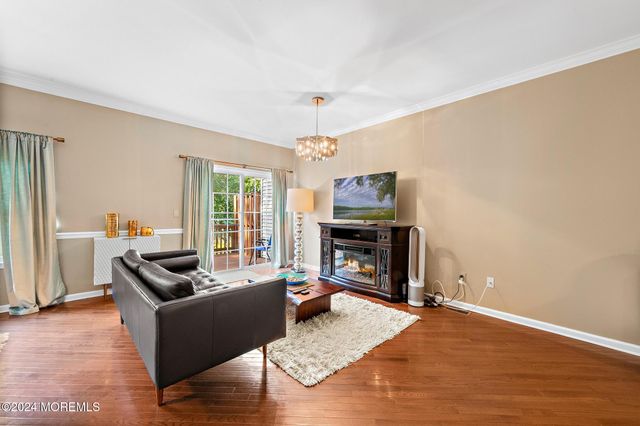 5 Ocean Breeze Court, Manahawkin, NJ 08050