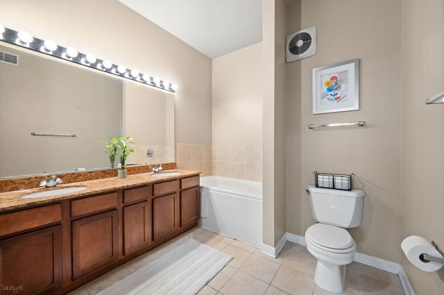 3260 N Clark Street 508, Chicago, IL 60657