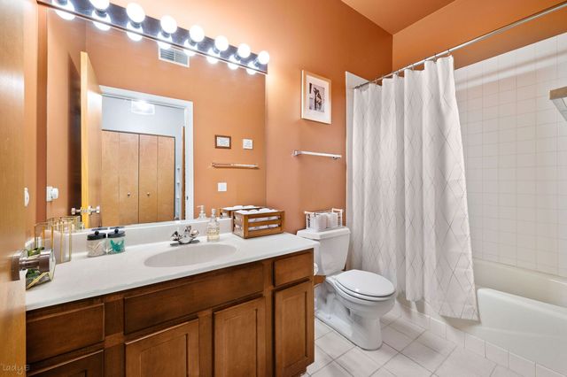 3260 N Clark Street 508, Chicago, IL 60657
