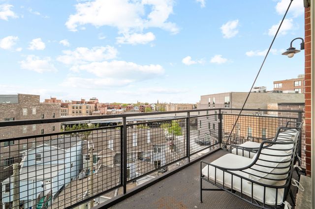 3260 N Clark Street 508, Chicago, IL 60657