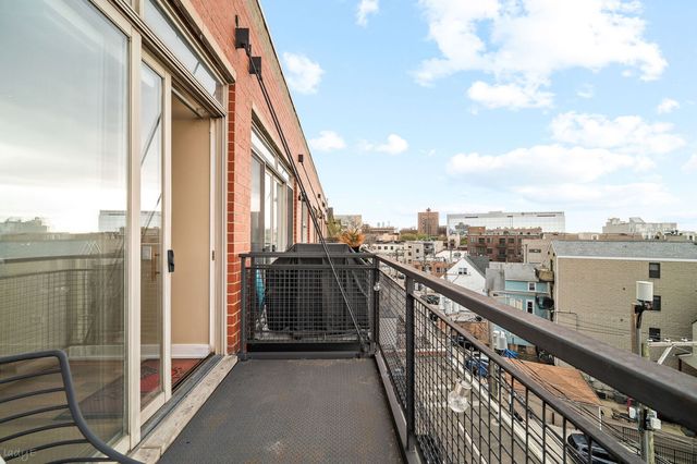 3260 N Clark Street 508, Chicago, IL 60657