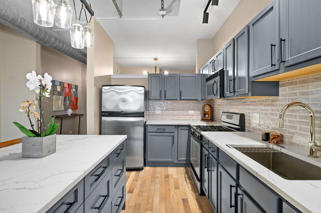 3260 N Clark Street 508, Chicago, IL 60657
