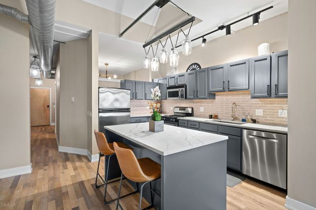 3260 N Clark Street 508, Chicago, IL 60657