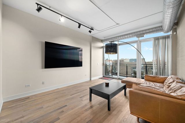 3260 N Clark Street 508, Chicago, IL 60657
