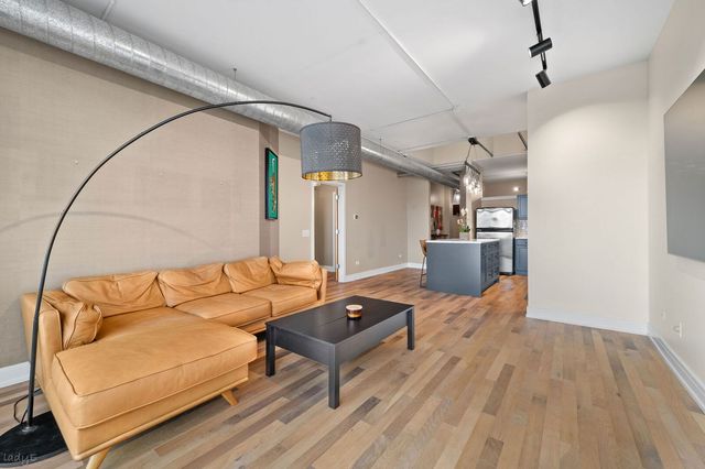 3260 N Clark Street 508, Chicago, IL 60657