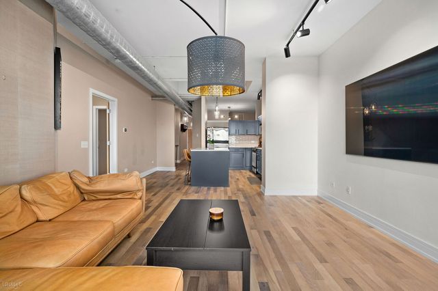 3260 N Clark Street 508, Chicago, IL 60657