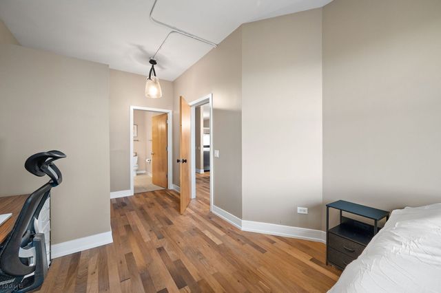 3260 N Clark Street 508, Chicago, IL 60657