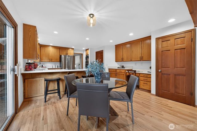 12610 NE 68th Place, Kirkland, WA 98033