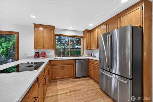 12610 NE 68th Place, Kirkland, WA 98033