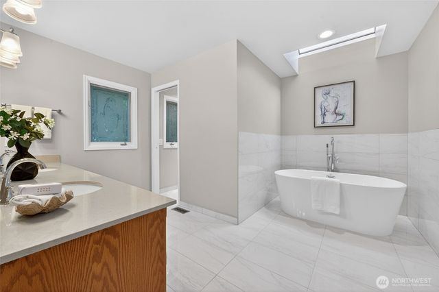 12610 NE 68th Place, Kirkland, WA 98033