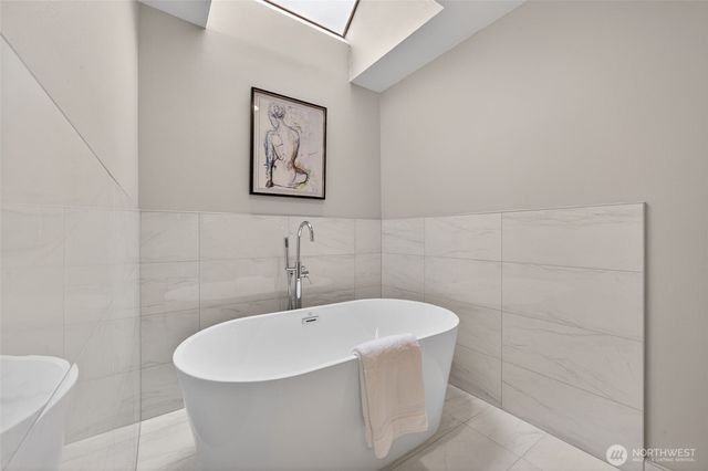 12610 NE 68th Place, Kirkland, WA 98033