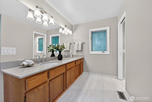 12610 NE 68th Place, Kirkland, WA 98033