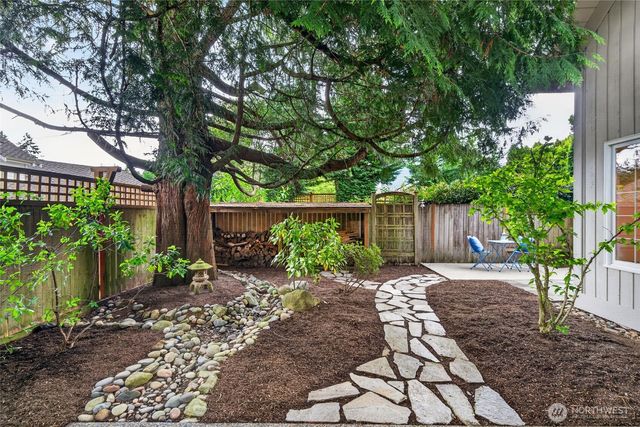 12610 NE 68th Place, Kirkland, WA 98033
